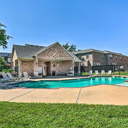 Chic Grand Prairie Townhome With Fenced Yard! Arlington Exterior photo