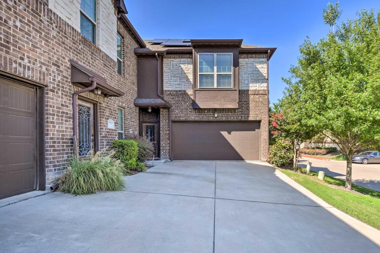 Chic Grand Prairie Townhome With Fenced Yard! Arlington Exterior photo