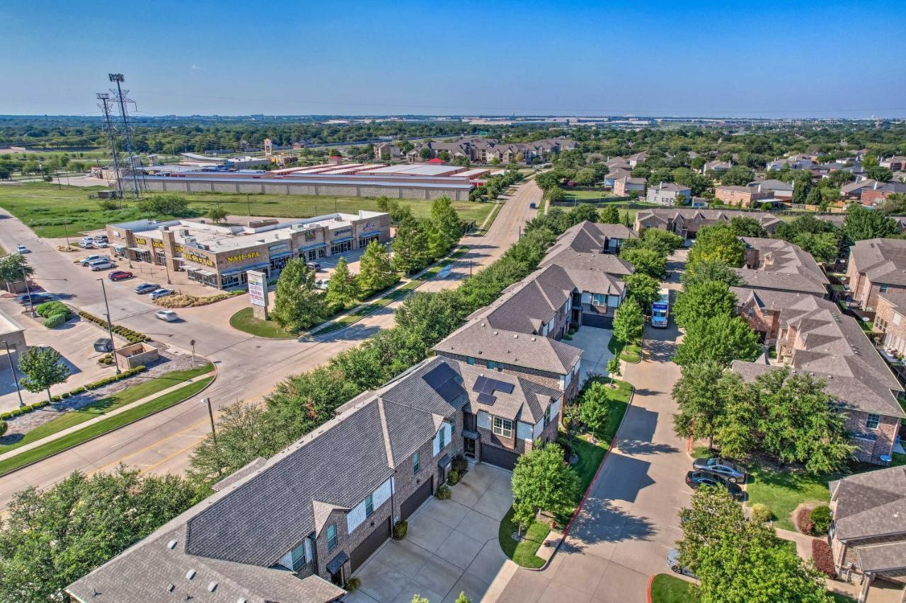 Chic Grand Prairie Townhome With Fenced Yard! Arlington Exterior photo